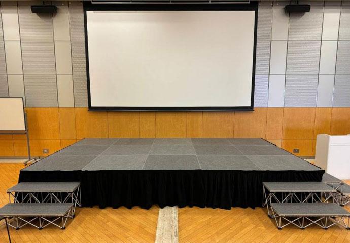 K-POPアイドルのファンミーティング(ステージ設営)